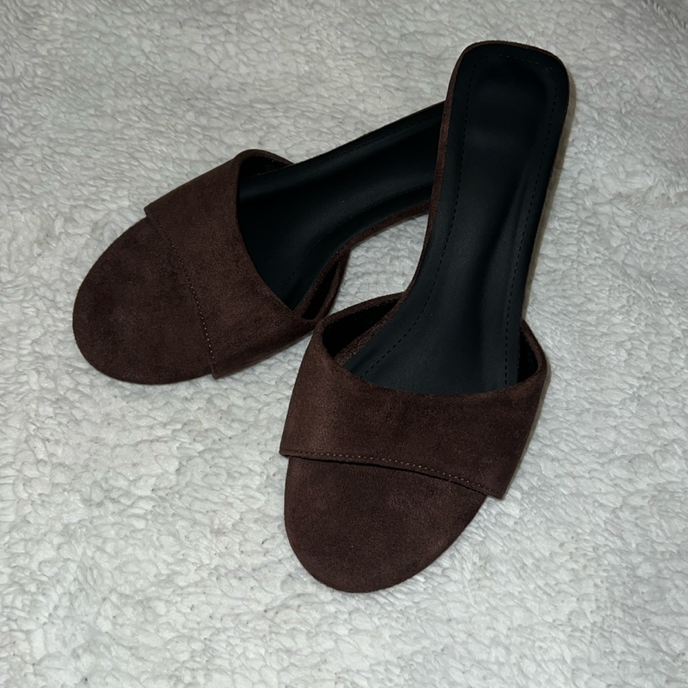 NWOT Brown Faux Suede Wedges Size 35/5